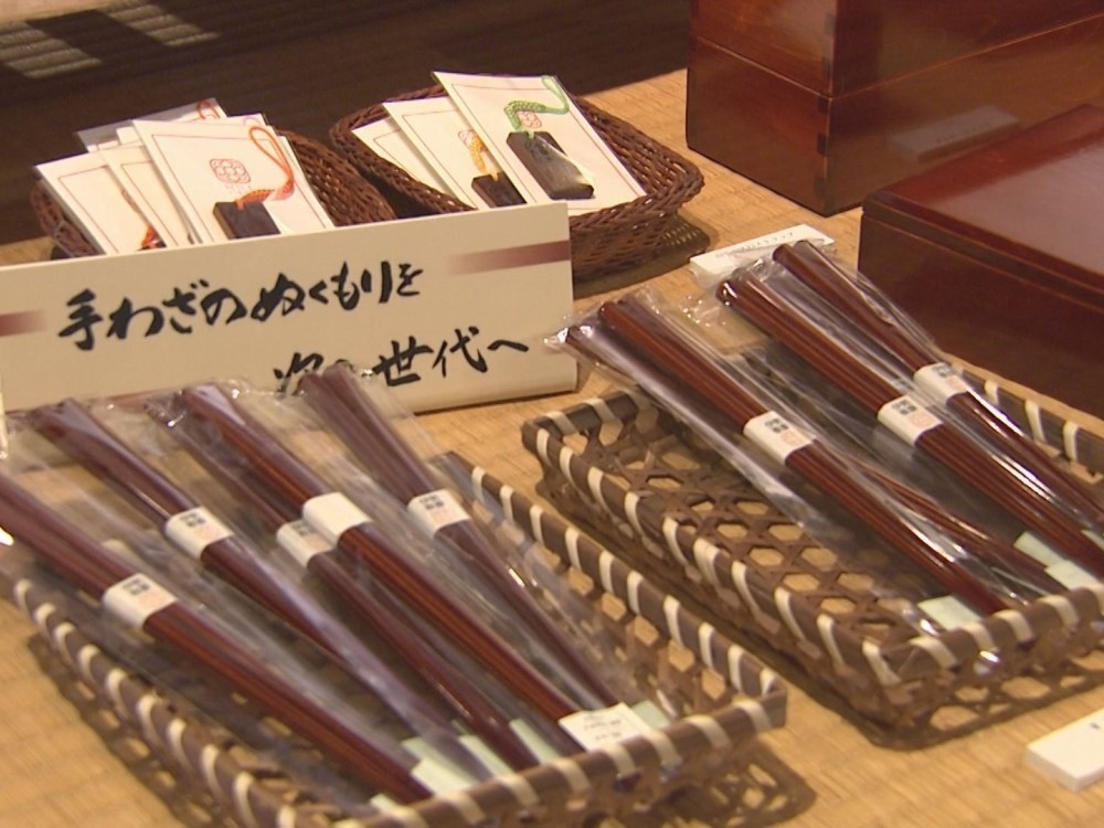伊勢一刀彫や春慶塗も…お伊勢参りの土産物集めた展示会 約1500点の伝統工芸品一堂に おかげ横丁 東海テレビNEWS