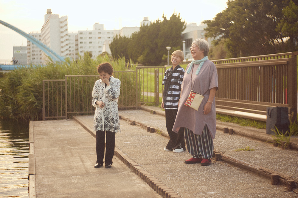 左から　水谷竹子（浅丘ルリ子）土井梅子（研ナオコ）　日向松子（梅沢富美男）