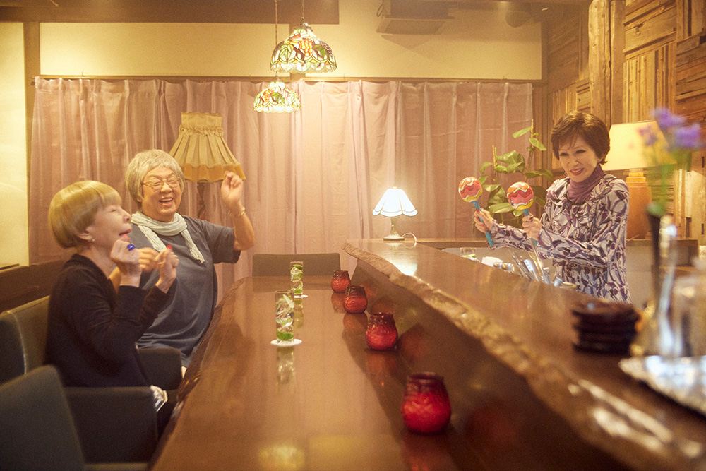 左から　土井梅子（研ナオコ） 日向松子（梅沢富美男） 水谷竹子（浅丘ルリ子）