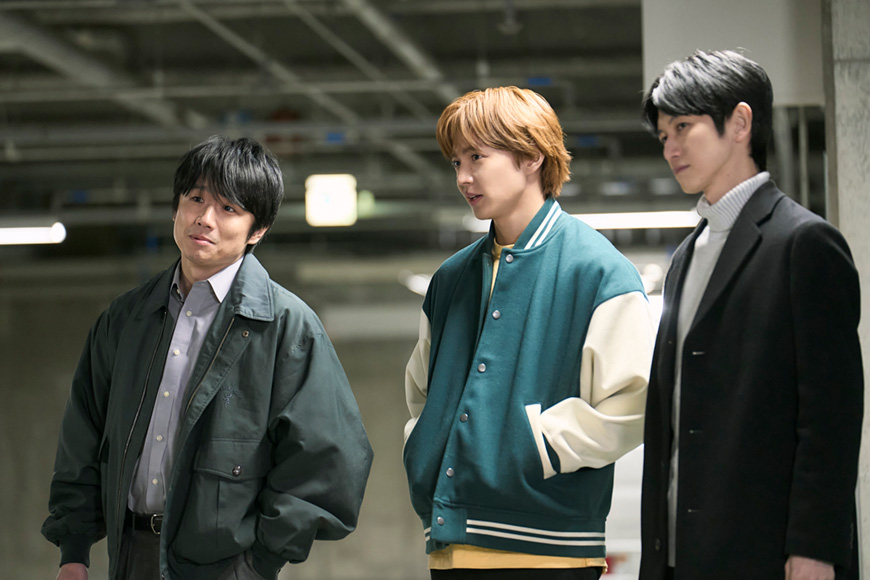 写真(5) 吉本耕作(風間俊介)ヒカル（佐藤大樹）トキ（本郷奏多）