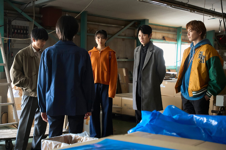 写真(7) 吉本耕作(風間俊介) リン(林芽亜里) トキ（本郷奏多） ヒカル（佐藤大樹）