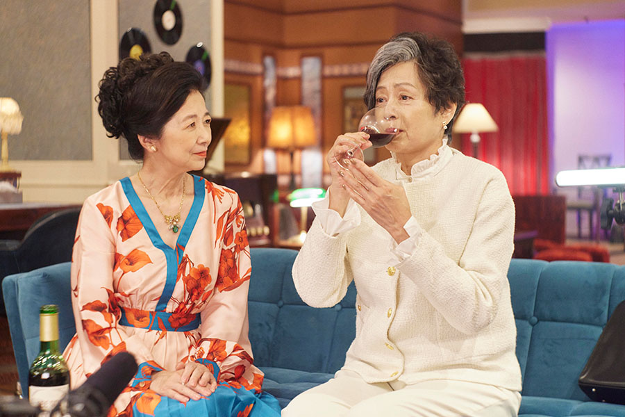 上杉まりえ（宮崎美子）飯田園子（かとうかず子）