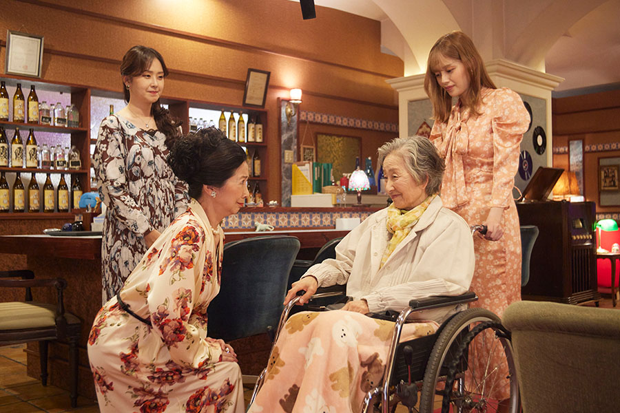 窪川みどり(笛木優子)上杉まりえ(宮崎美子)池田みね子（長内美那子）内海リラ（森日菜美）