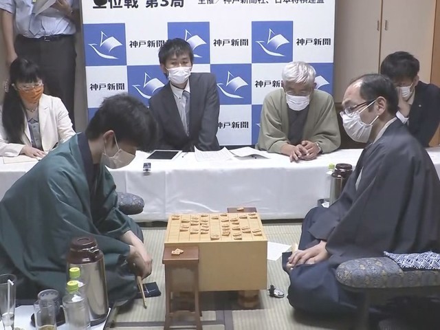 特集 1三銀 そうなのか そっちじゃなくてこっちか そうか 感想戦で藤井棋聖の指摘に木村王位が 納得 特集 1三銀 そうなのか そっちじゃなくてこっちか そうか 感想戦で藤井棋聖の指摘に木村王位が 納得