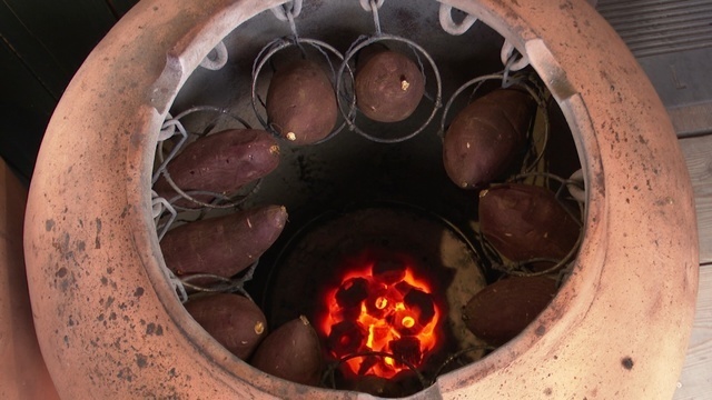 特集 | こだわりの焼き芋×作れる人が1人しかいない壺…新名物『つぼ ...