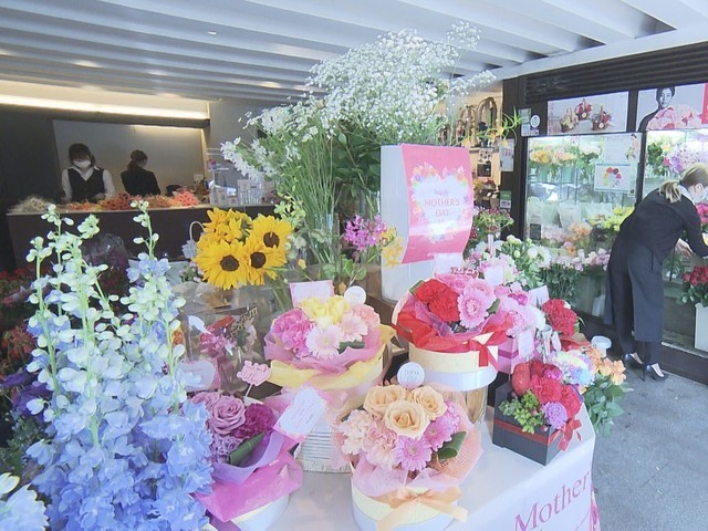 特集 感謝 労い 愛情 人から人への想いあふれる 生花店の一日 コロナ禍の中でも花を通して縮まる心の距離 特集 感謝 労い 愛情 人から人への想いあふれる 生花店の一日 コロナ禍の中でも花を通して縮まる心の距離