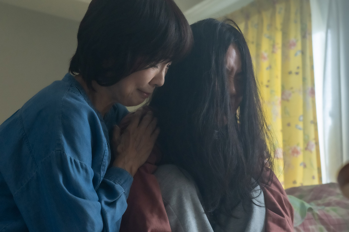 田村咲子（市毛良枝）、田村ウズメ（イモトアヤコ）