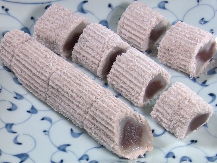 創業96年の老舗和菓子店 看板商品 嫁見餅 は柔らかい羽二重餅でこしあん包む 人気の ぶどう大福 も 東海テレビnews