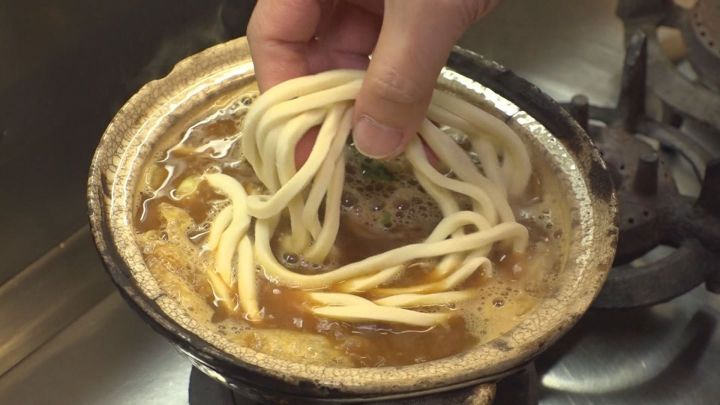 牡蠣と味噌の極上ハーモニー 1907年創業の老舗 山本屋本店 で期間限定の 牡蠣入り味噌煮込みうどん 東海テレビnews