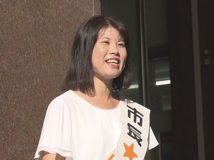 愛知県内初の女性首長に…長久手市長選で初当選の佐藤有美さん 街頭で「市民の願いが反映される街づくりを」