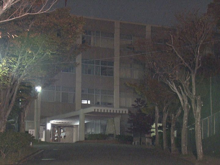 女子小中学生温泉盗撮画像 不自然に置かれたスマホを女子生徒が発見…勤務先の高校で女子更衣室に盗撮目的で侵入か 29歳教師の男逮捕(東海テレビ)|dメニューニュース(NTTドコモ)