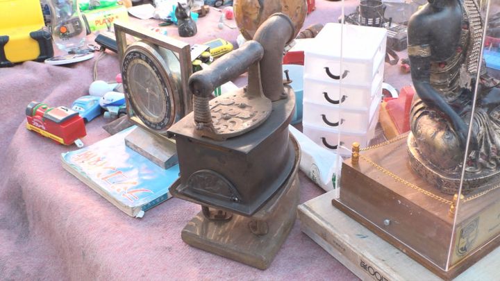 レアな“掘り出し物”求め…境内で毎月開かれる『骨董市』が活況 昭和