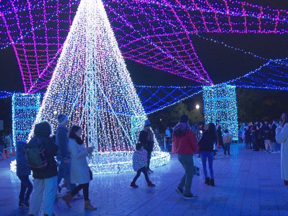 名古屋港のガーデンふ頭でクリスマス イルミネーション始まる 水族館の入口前にも設置 東海テレビnews