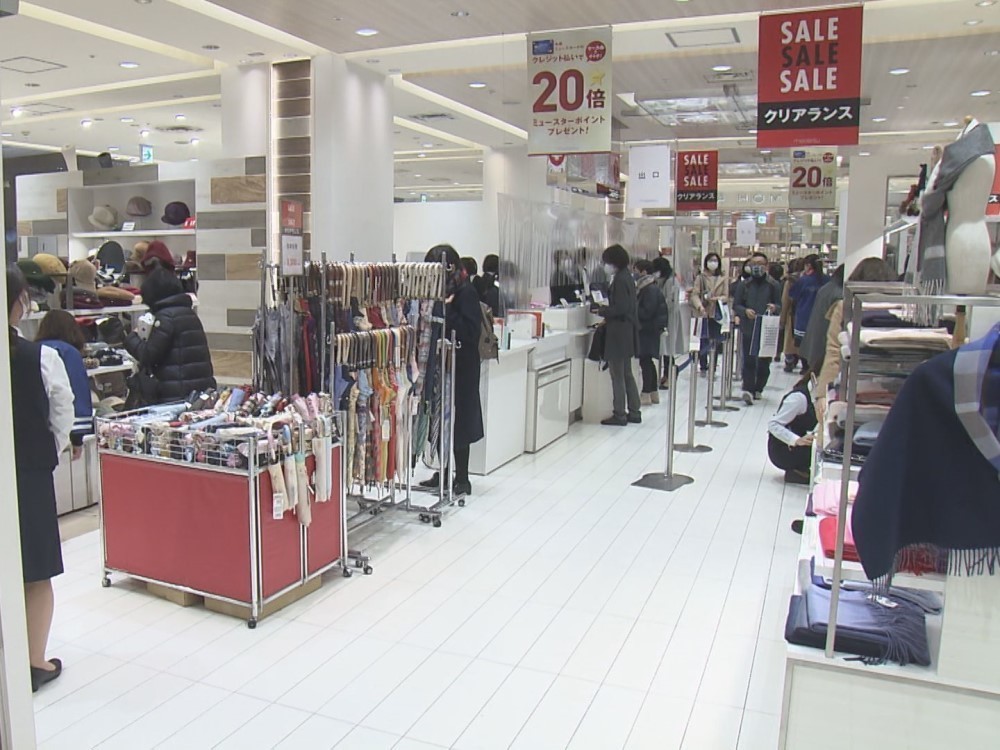 客数は例年の半分ほど デパートで初売り 感染予防のため事前の販売強化 福袋購入者 人少なくガラガラ 東海テレビnews