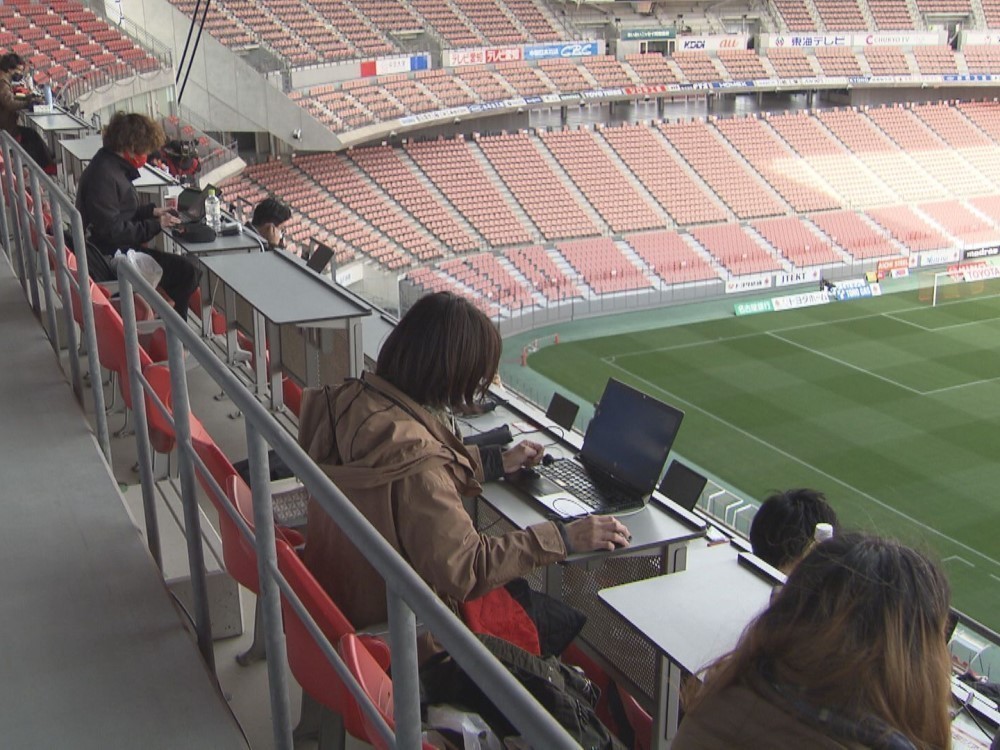 机や電源 Wi Fiも完備 テレワーク場所は サッカースタジアム 試合前の記者席で 結構集中できる 東海テレビnews