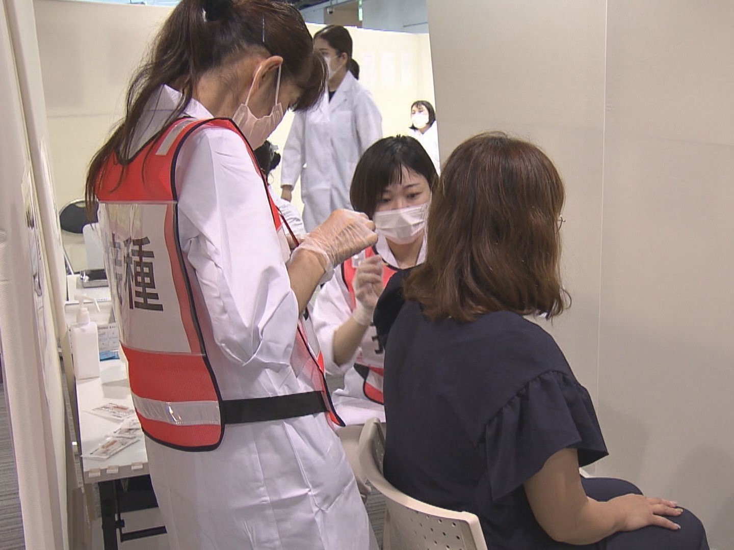 希望者は約16万7千人 名古屋 栄の真ん中でワクチンの職域接種始まる 打ち手はクリニックの看護師等 東海テレビnews 希望者は約16万7千人 名古屋 栄の真ん中でワクチンの職域接種始まる 打ち手はクリニックの看護師等 東海テレビnews